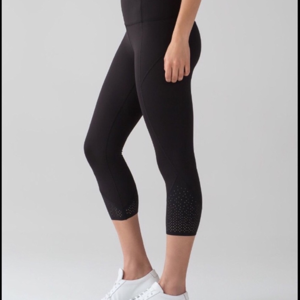 Lululemon Perforated tight 21’ legging